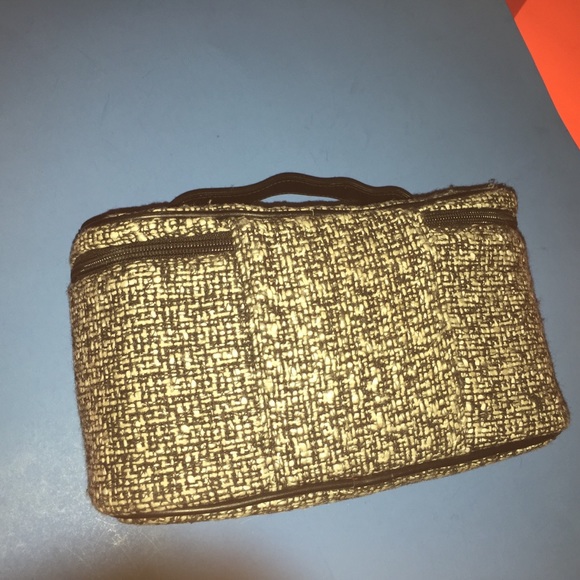 Bloomingdales and toiletry - Picture 5 of 7